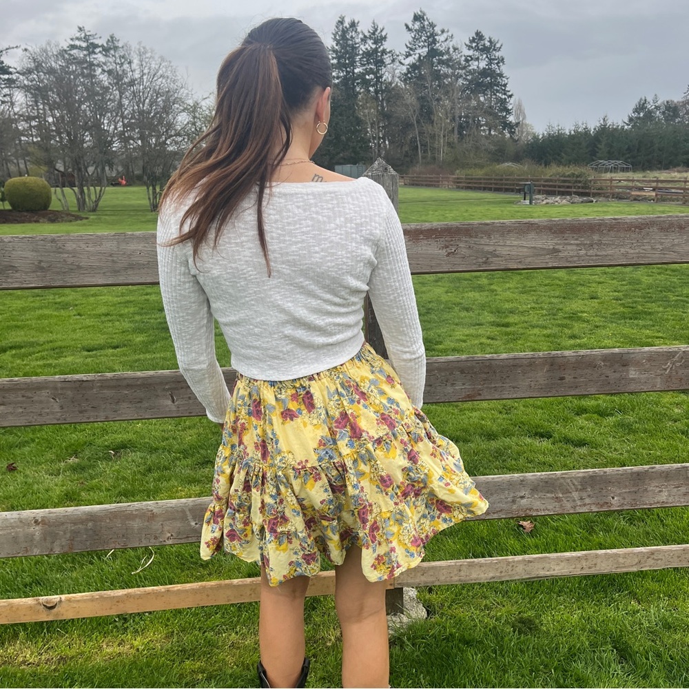 MOSSIMO SUPPLY CO YELLOW FLORAL RUFFLE SKIRT SIZE XSM